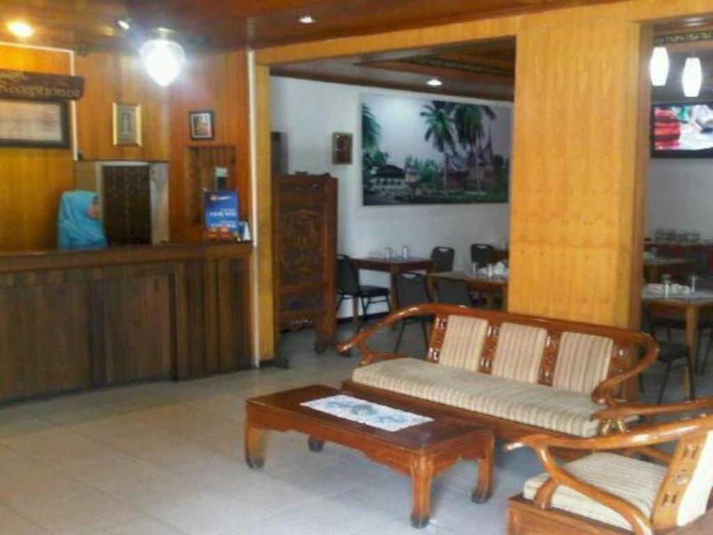 Hotel Ambun Suri Bukittinggi Bagian luar foto