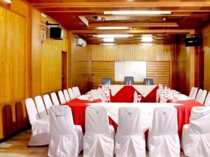 Hotel Ambun Suri Bukittinggi Bagian luar foto