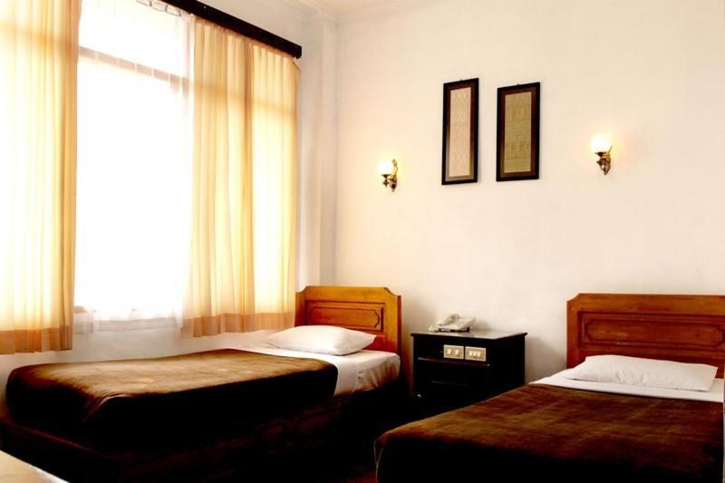 Hotel Ambun Suri Bukittinggi Bagian luar foto