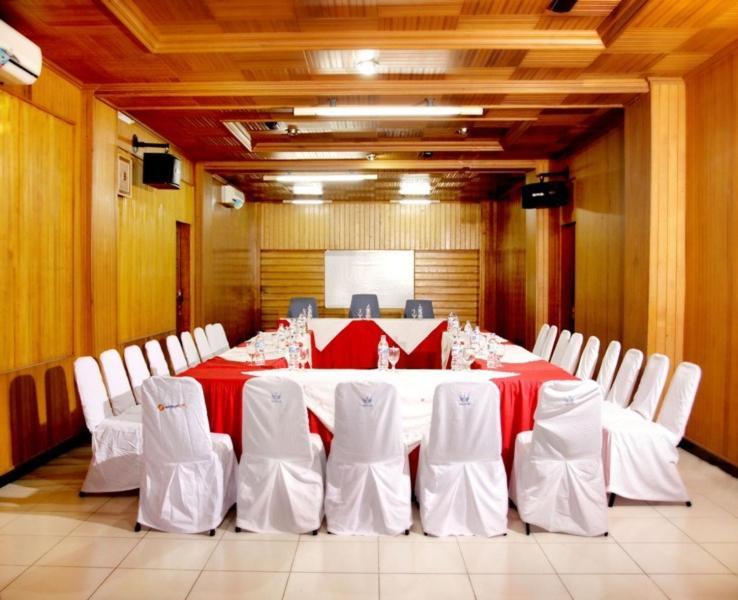 Hotel Ambun Suri Bukittinggi Bagian luar foto